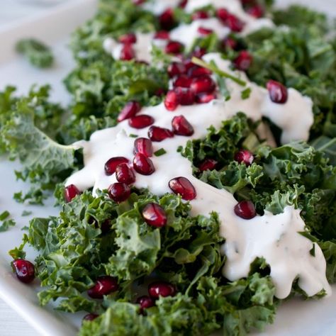 Creamy Homemade Goat Cheese Dressing. (on kale salad with pomegrante seeds? Goat Cheese Dressing, Homemade Goat Cheese, Creative Cookery, Thanksgiving Salad, Creamy Goat Cheese, Goat Cheese Recipes, Light Bites, Appetizer Salads, Dressing Recipe