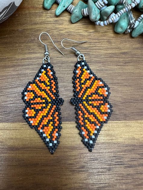 Handmade beaded brick stitch orange monarch butterfly earrings. Attached to sterling silver hooks Brick Stitch Pattern Butterfly, Butterfly Seed Bead Earrings, Beaded Pins Brooches, Beaded Earrings Patterns Free, Beaded Brick Stitch, Brick Stitch Pattern Earring, Orange Monarch Butterfly, Pearls Jewelry Diy, Hello Kitty Earrings