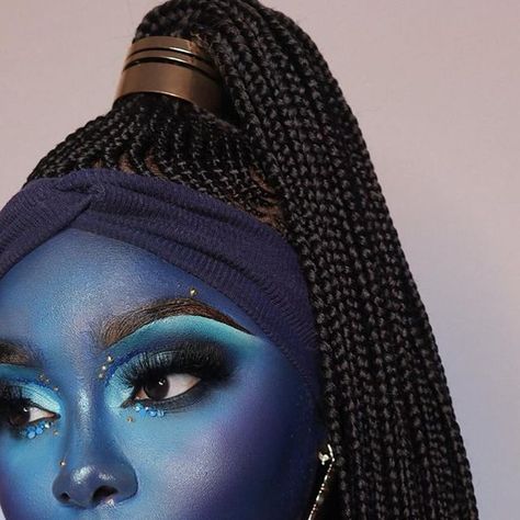 A R I E L🎀 on Instagram: "“10,000 years will give you such a crick in the neck” 🩵🧞‍♂️💙 #genie #aladdin #disney #halloween #halloweenmakeup #makeup" Genie Hairstyle, Genie Makeup, Aladdin Disney, Genie Aladdin, Girl Halloween, October 29, Halloween Costumes For Girls, Disney Halloween, Halloween Girl