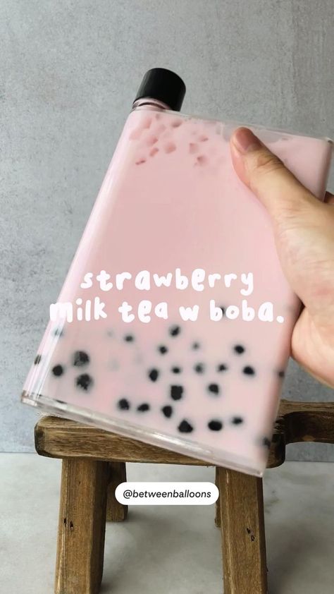 Strawberry Milk Tea, Milk Tea Boba, Boba Tea Recipe, Bubble Tea Recipe, Boba Bubble Tea, Milk Tea Recipes, Boba Drink, Diy Drinks, Starbucks Drinks Recipes