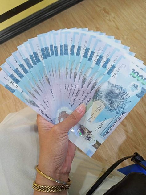 New 1000 Peso Bill Philippines, Money Aesthetic Peso, Peso Money Aesthetic, Blue Bills Money Philippines, 1k Money In Philippines, Philippine Money Aesthetic, Peso Bill Philippines, Philippine Peso Money Aesthetic, Philippine Peso Money