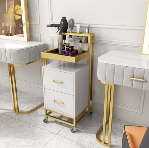 High quality white and gold color hair salon equipment trolley. Makeup Studio Decor, Hair Salon Furniture, Salon Mirrors, Esthetician Room Decor, Salon Trolley, Salon Suites Decor, Barber Shop Decor, Hair Salon Decor, Spa Interior