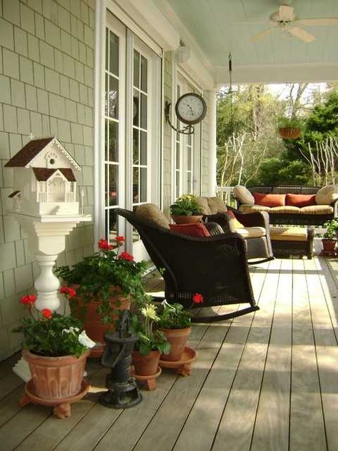 Outdoor Decor: 20 Cozy Porch Ideas to Inspire You Sage Green House Exterior, Green Sunroom, Sage Green House, Green House Exterior, Traditional Porch, Sage Green Paint, Home Paint Color, Green House Design, Diy Christmas Garland