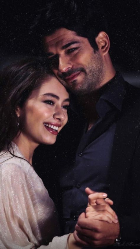 Nihan Kemal Wallpaper, Kara Sevda Wallpaper, Kara Sevda Nihan Kemal, Eyes Rolling Aesthetic, 6 Month Baby Milestones, Fictional Romance, Ayça Ayşin, Bollywood Pictures, Classy Couple