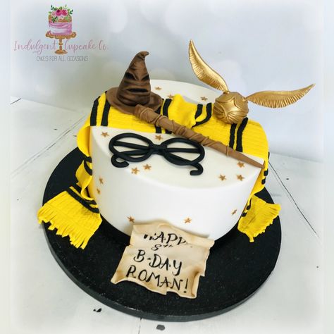 Hufflepuff Cake Birthday, Harry Potter Hufflepuff Cake, Hufflepuff Cake, Harry Potter Cake Hermione, Harry Potter Birthday Cake Hufflepuff, Hp Cake Birthday, Happy Birthday Cake Harry Potter, Buttercream Harry Potter Cake, Cookie And Cream Cupcakes