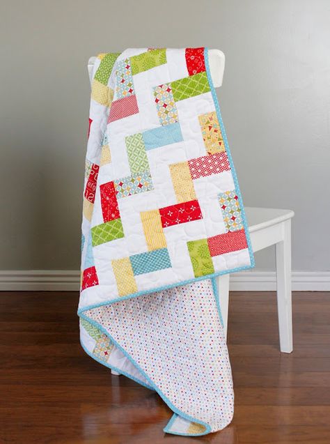 Bright Baby Quilt made by A Bright Corner Modern Baby Quilts, Free Baby Quilt Patterns, Baby Boy Quilt Patterns, Strip Quilt Patterns, Unique Quilt Pattern, Girl Quilts Patterns, Boys Quilt Patterns, Baby Quilt Tutorials, Girl Quilts