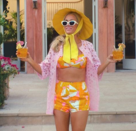 Pink Lace-Edged Summer Cover-Up Top of Kristen Wiig as Maxine Simmons in Palm Royale Palm Royale Kristen Wiig, 60s Pool Party Fashion, Palm Springs Pool Party Outfit, 60s Palm Beach Fashion, Resortwear Photoshoot, Palm Royale Outfits, Palm Royale Aesthetic, Palm Royale Party, Palm Royale Fashion