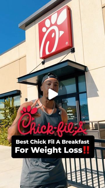 Trent Harrison | Online Fitness Coach on Instagram: "The Best Chick Fil A Breakfast for weight loss🤯  Sausage egg and cheese biscuit meal = 1300 calories OUCHHHHH  To succeed at breakfast, make it under 500 calories and high protein. I like to keep breakfast under 500 calories so I can save more calories for later meals.   Here are the 2 best options to go with.   ✅Option #1:  -Egg white grill (double egg white)  -zesty buffalo  330 calories 33g protein   ✅Option #2: (my favorite) I call this the sweet and spicy breakfast bowl  -Hash brown scramble bowl with GRILLED filet (not fried)  -no salsa and no cheese  -2nd grilled fillet  -Add 1/2 Sweet and spicy sriracha sauce  451 calories and 41g protein   ✅Drinks:  -Avoid apple juice, orange juice, or sugary coffe.  -Go with black coffee, diet Sweet And Spicy Sriracha Sauce, Chick Fil A Breakfast, Scramble Bowl, Sausage Egg And Cheese Biscuit, Protein Chicken Salad, Trent Harrison, Diet Lemonade, High Protein Fast Food, Egg And Cheese Biscuit