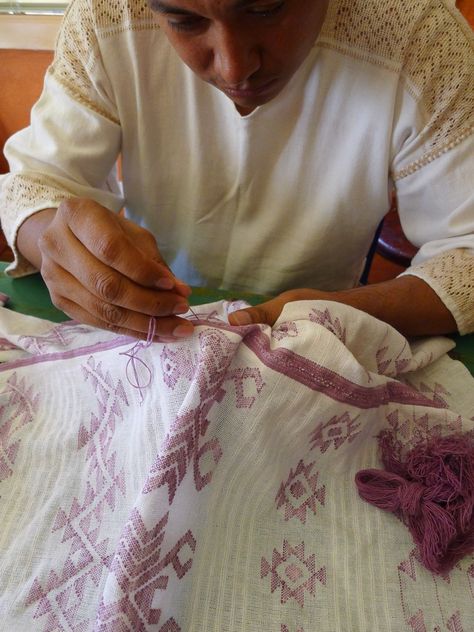 Oaxaca City, Mexican Textiles, Mexican Embroidery, Mexican Folk Art, Loom Weaving, Where The Heart Is, House Colors, Hanging Out, Textiles