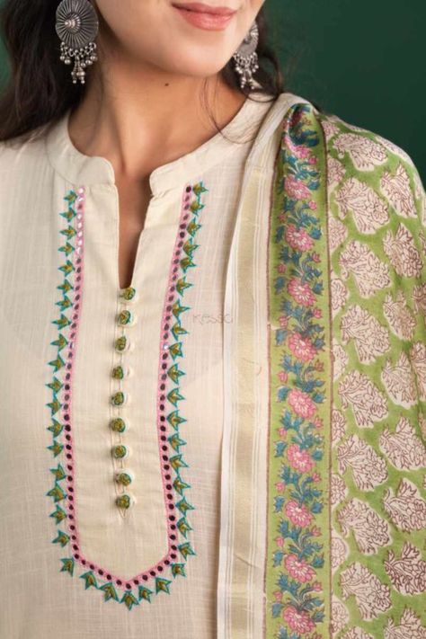 Long Kurti Patterns, Chanderi Dupatta, New Kurti Designs, Kurta Pant Set, Simple Kurta Designs, Kurta Style, Neck Designs For Suits, Simple Kurti Designs, Kurti Embroidery Design