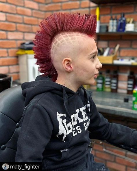 #coolmohawk on Instagram | Hashtags Braided Perm, Mullet Mohawk, Red Mohawk, Punk Mohawk, Mohawk Hairstyle, Punk Ideas, Boy Hairstyle, Kobra Kai, Short Punk Hair