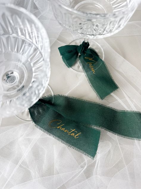 You can wrap these ribbons around a wine glass and place it where your guest can take a seat. A nice thank you / souvenir of your beautiful day that they can take home with them! 💚🥂 Wine Glass Place Cards, Wedding Graphics, Paper Place, Seating Cards, Greek Wedding, Wedding Glasses, Green Ribbon, Wedding Places, Wedding Place Cards