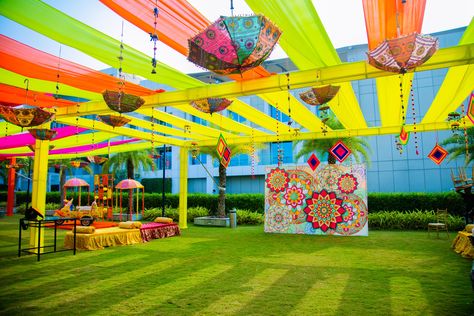 Red Velvet Lehenga, Haldi Decor Ideas, Haldi Decoration Ideas, Haldi Ceremony Decorations, Daman And Diu, Mehendi Decor Ideas, Haldi Decor, Umbrella Decorations, Destination Wedding Decor