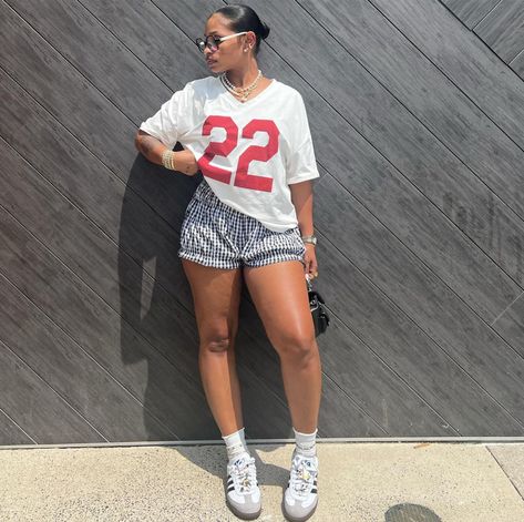 Baddie Sneaker Outfits, Concert Outfit Ideas Baddie, Game Day Outfit Black Women, Park Outfit Summer, Outfit Ideas Baddie, Casual Brunch Outfit, Couple Outfit Ideas, Latina Outfit, Outfits Stylish