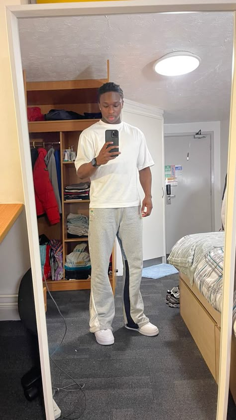 flared sweatpants outfit Flare Joggers Outfit, Bootcut Sweatpants Outfit, Flare Joggers Outfit Men, Cream Sweatpants Outfit Men, Flared Pants Outfit Men, Streetwear Men Outfits Sweatpants, Flare Sweatpants Outfit Men, Gallery Dept Sweatpants Outfit, Gray Sweatpants Outfit Men