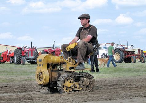 Little Cat | There were a couple of small crawler tractors o… | Flickr Homemade Tractor, Caterpillar Equipment, Tractor Idea, Big Tractors, Small Tractors, Crawler Tractor, Traction Engine, Classic Tractor, Cat Couple