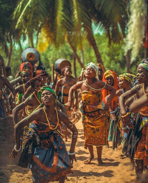 South African Culture Aesthetic, Gambia Aesthetic, Afrika Aesthetic, Zimbabwe Aesthetic, Zimbabwe Culture, Rwanda Women, Ghana Aesthetic, Ghana Clothing, Travel Ghana