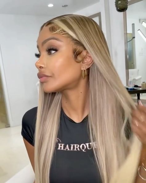 Blonde Sewin, Latte Blonde Hair, Blonde Hair On Dark Skin, Baddie Blonde, Blonde Hair Outfits, Dark Skin Blonde Hair, Girl Hair Colors, Lace Fronts, Blonde Hair Girl