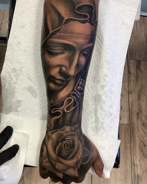 “Jims” Jimmy Castro on Instagram: “#jimsink #pieta #pietatattoo #sculpturetattoo #rosetattoo #blackandgreytattoo #blackandgrey #tattoosbyjimmycastro #artdriven…” La Pieta Tattoo, Pieta Tattoo, Sculpture Tattoo, Forearm Sleeve Tattoos, Forearm Sleeve, Chicano Art Tattoos, Leg Sleeve Tattoo, Tattoo Art Drawings, Leg Sleeve