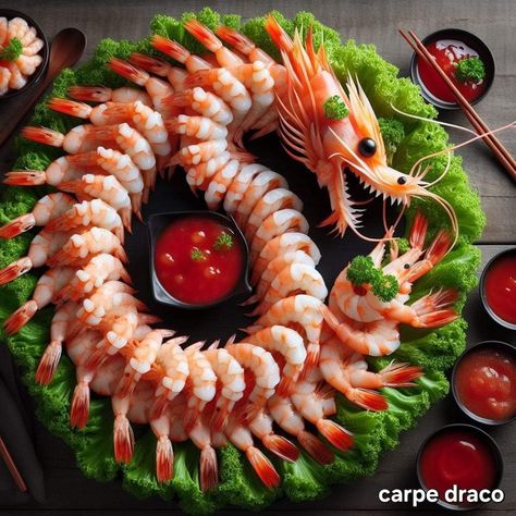 Christmas Seafood Platter, Seafood Charcuterie Board Ideas, Halloween Shrimp, Food Carving Ideas, Dragon Food, Amazing Food Platters, Entertaining Food, Amazing Food Decoration, Amazing Food Art