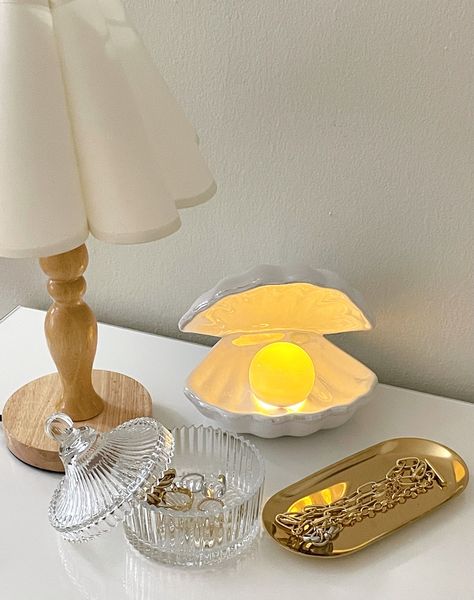 "These mid-century modern style shell lamps are available in white and pink colors.  These lamps create an elegant ambiance at your table.  It can be used not only as a mood lamp but also as an accessory tray. The surface of the pearl beads is a very smooth texture, and they can also be taken out separately. Perfect for vanity, bedside table, office desk, and dressing room. Lights up your space more beautifully! * Brand New * Included 3 LR batteries (1130 size)  (Before using the light, Please b Shell Lamps, Beach Lamps, Bedside Tray, Bedside Table Styling, Shell Tray, Bedside Table Decor, Lamp Ceramic, Shell Lamp, Lamp Mid Century