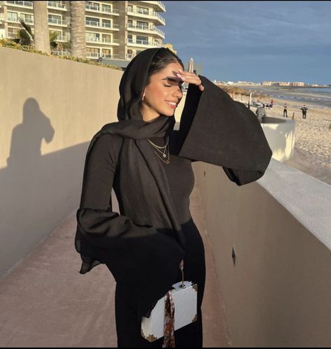 Modest Picture Ideas, Arabic Beauty Women, Hijab Poses, Modest Outfits Muslim, Hijab Aesthetic, Hijab Trends, Muslim Outfits Casual, Modest Fashion Hijab, Hijabi Aesthetic