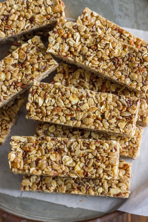 Healthy Chewy Apple Cinnamon Granola Bars - same texture as store-bought bars, but without any weird ingredients or preservatives. Perfect on-the-go snack! #granolabars #healthy #applecinnamon Apple Granola Bars, Healthy Homemade Granola Bars, Apple Cinnamon Granola, Homemade Granola Bar Recipe, Homemade Granola Bars Healthy, Healthy Homemade Granola, Homemade Granola Healthy, Cinnamon Granola, Healthy Granola Bars