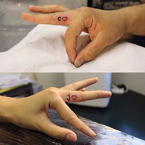 Mr And Mrs Tattoos Finger, Married Couple Finger Tattoos, Couple Tattoos That Connect, Couple Tattoos On Finger, Married Finger Tattoo, Connecting Tattoos Couples, Connecting Tattoos, Tattoos Heart, Finger Tattoos For Couples