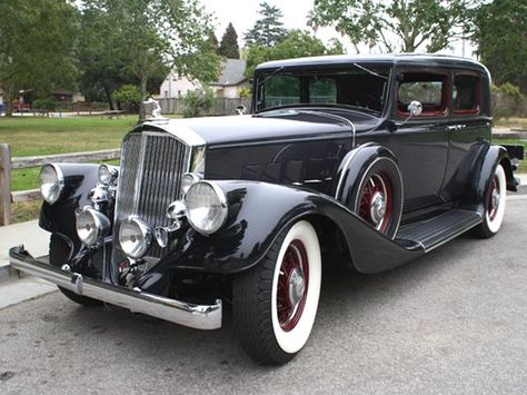 1933 Pierce Arrow 12 40s Decor, 40s Cars, Doc Hudson, City Ideas, Old Gas Stations, Classic Cars Trucks Hot Rods, Car Pics, Antique Car, American Classic Cars