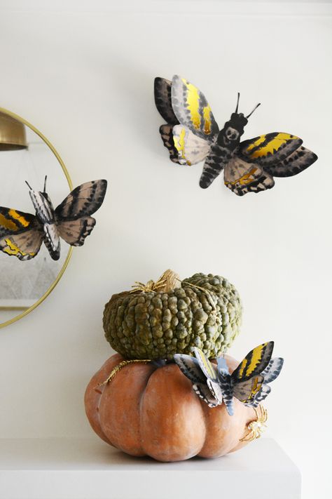 Chic and beautiful Halloween home decor inspiration by @oleanderandpalm Decorating Ideas For Halloween, Science Halloween, Unique Decorating Ideas, Fall Diys, Spring Leaf, Classy Halloween, Beautiful Halloween, Creepy Halloween Decorations, Modern Halloween