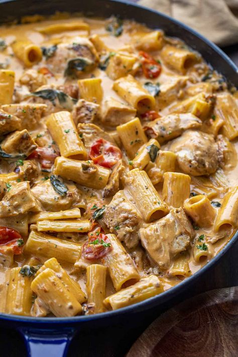 Chicken Pasta Sauce, Meat Casseroles, Pasta And Chicken, Alfredo Recipes, Tuscan Pasta, Chicken Pasta Dishes, Makanan Italia, Tuscan Chicken Pasta, Tuscan Recipes