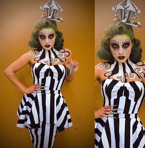 Beetlejuice female costume                                                                                                                                                      More Beetlejuice Makeup, Beetlejuice Costume, Beetlejuice Halloween, Smink Inspiration, Halloween Costumes Makeup, Clown Makeup, Halloween 2019, Halloween Inspiration, Halloween Make