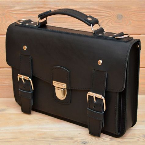 Shifting Claims, Vintage Leather Bag, Japanese School Bag, Fashion Aesthetics, Stylish School Bags, Essential Bag, Dark Mode, Leather Briefcase, Work Bags