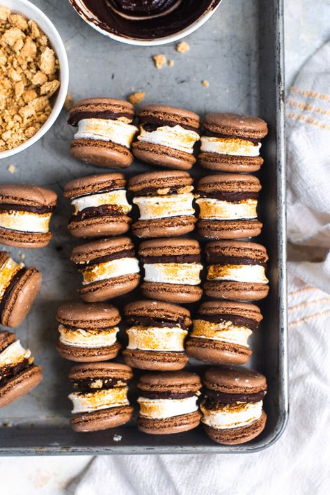 Chocolate macaron shells stuffed with toasted homemade marshmallow, chocolate ganache, and buttery graham cracker crumbs. Apartment Meals, Shells Stuffed, Cookies Stuffed, Marshmallow Chocolate, Homemade Marshmallow, Chocolate Macaron, Spring Treats, Macaron Cookies, Baking Inspiration