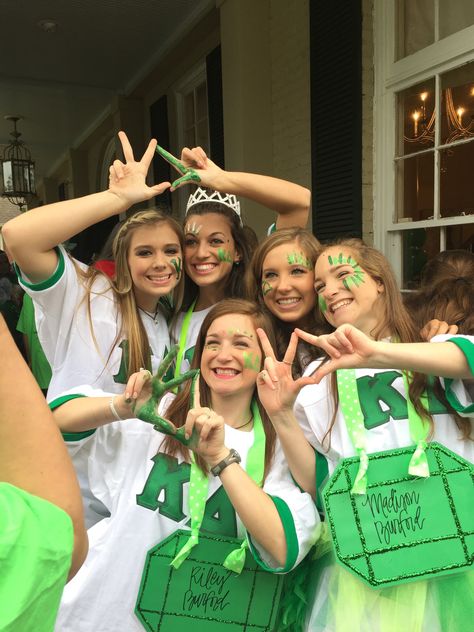 Ole Miss Kappa Delta Bid Day 2015 Green Bid Day Theme, Emerald City Bid Day, Emerald City Theme, Kappa Delta Bid Day, Bid Day Ideas, Kappa Delta Sorority, Spring Recruitment, Homecoming Week, Sorority Ideas