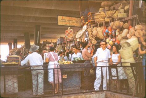 Vintage Colombia, Colombia Country, Colombian Culture, Colombian Food, Cali Colombia, Vintage Everyday, Colonial Architecture, Santa Marta, Vintage Color