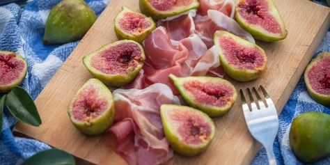 Figs: 10 Simple, Delicious, and Beautiful Recipes - La Cucina Italiana Figs With Cheese, Italian Starters, Fig Season, Beautiful Recipes, Appetizer Sandwiches, Green Fig, Salad Dressing Recipes Homemade, Fig Recipes, Savory Dishes