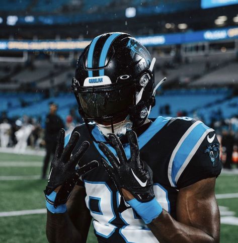 Nfl Profile Picture, Nfl Blurred Face, Cold Nfl Photos, Cold Nfl Pictures, Nfl Players Aesthetic, Nfl Pfp, Black Football Players, Football Pfp, Nfl Panthers