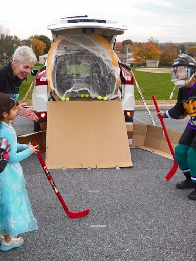 Hockey Trunk Or Treat, Truffala Trees, Church Trunk, Trunk Or Treat Ideas, Daniel And The Lions, Church Games, Dum Dums, Games For Children, Teal Pumpkin