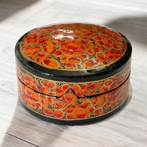 The India Craft House Kashmiri Art Paper Mache & Wood Round Trinket Box Vintage Kashmiri Art, India Crafts, Paper Mache Boxes, Craft House, Indian Crafts, Wood Rounds, Central Asia, Antique Items, Paper Mache