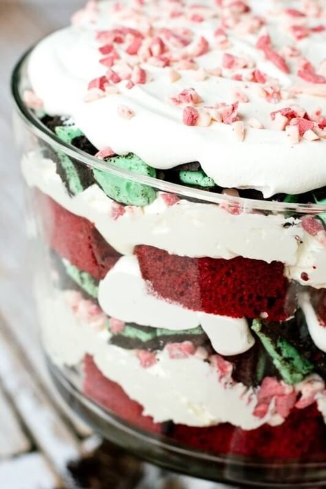 Peppermint Cheesecake Trifle Christmas Trifle Recipes, Trifle Bowl Recipes, Christmas Trifle, Trifle Recipes, Cheesecake Trifle, Peppermint Cheesecake, Peppermint Cream, Cake Fruit, Trifle Desserts