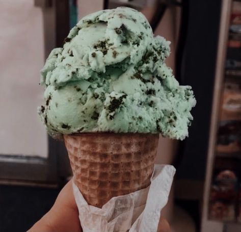 Mint Chip Ice Cream Aesthetic, Mint Chip Aesthetic, Mintchoco Ice Cream, Mint Ice Cream Aesthetic, Mint Choco, Mint Aesthetic, Mint Chip Ice Cream, Mint Green Aesthetic, Mint Chocolate Chip Ice Cream