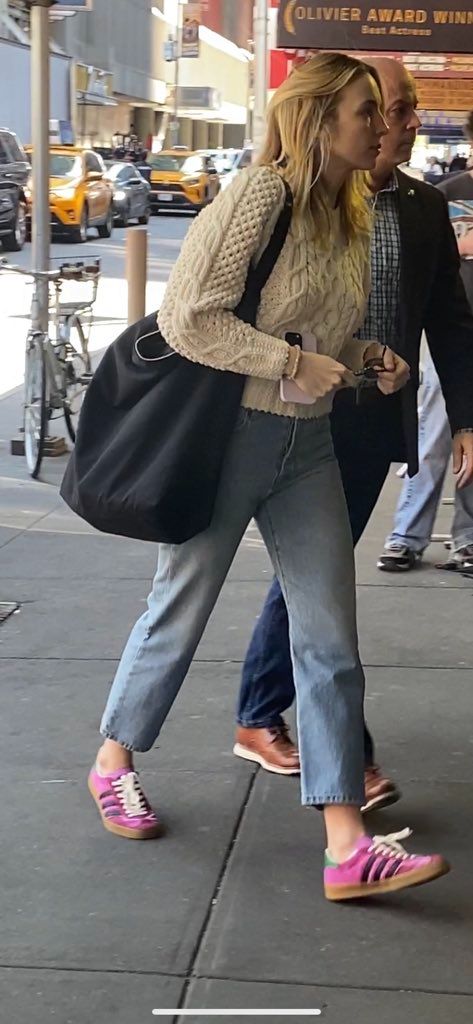 Home / Twitter Jodie Comer Outfits, Jodie Comer Street Style, Killing Eve Villanelle Outfit, Jodie Comer Paparazzi, Killing Eve Outfits, Killing Eve Fashion, Jodie Comer Style, Villanelle Outfits, Jodi Comer