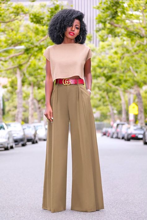 Crop Top + Palazzo Pants | Style Pantry | Bloglovin’ Palazzo Pants Outfit, Ținute Business Casual, Stile Casual Chic, Brown Pants, Chic Outfit, Business Outfit, Look Casual, Work Attire, Palazzo Pants