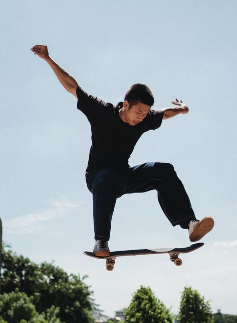 Confident young man performing high jump on skateboard on sunny day · Free Stock Photo Person On Skateboard, Biotox Gold, Jump Higher, High Intensity Cardio, High Jump, Side Profile, Lose Body Fat, Stubborn Belly Fat, I Feel Good