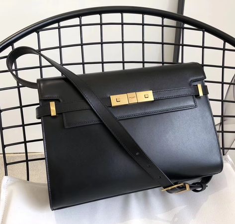 Saint Laurent Manhattan shoulder bag in smooth leather YSL553742-black Ysl Manhattan, Saint Laurent Manhattan, Italy Life, Tote Outfit, Trendy Handbags, Amazing Fashion, Saint Laurent Bag, Branded Bags, Metal Hardware