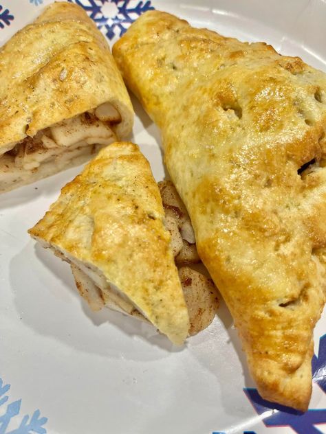 2 Ingredient Dough Apple Turnover, Healthy Apple Turnovers, Weight Watchers Pie, Turnover Dough, Ww 2 Ingredient Dough, Ww Treats, Two Ingredient Dough, Apple Turnover Recipe, 2 Ingredient Dough