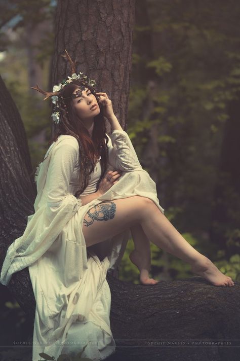 - Album on Imgur Woodland Elf Photoshoot, Goddess Photoshoot Poses, Dark Fairy Photoshoot, Wild Flower Photoshoot, Enchanted Forest Photoshoot, Fairy Photoshoot Ideas, 25 Photoshoot, Goddess Photography, Goddess Photoshoot