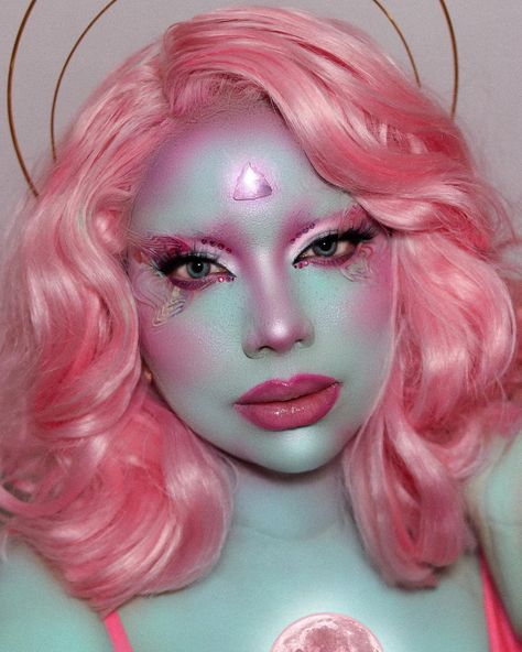 Arleen Martinez 🇩🇴 on Instagram: ““Planet Her” my second Halloween look, i wanted to post it yesterday but y’all already know what was happening with IG. Up: @dojacat “need…” Alien Aethestic, Diy Alien Costume Women Makeup Ideas, Alien Rave Makeup, Retro Alien Makeup, Pretty Alien Makeup, Alien Makeup Aesthetic, Planet Her Makeup, Blue Alien Makeup, Pink Alien Costume