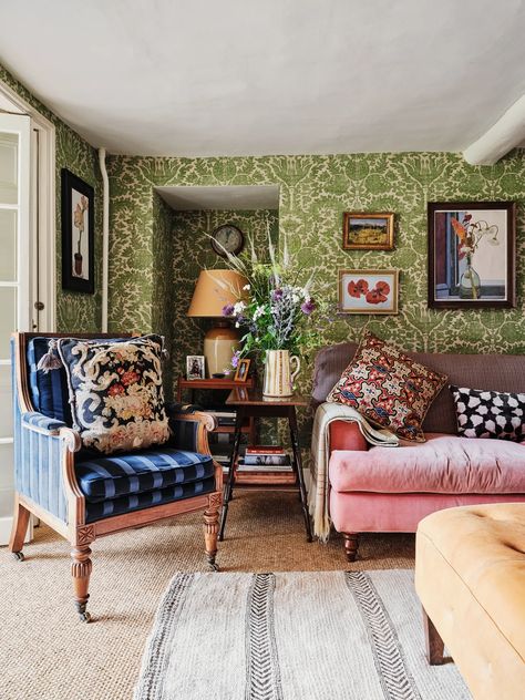 New York Apartment Living Room, Charlotte Gaisford, English Houses, Hall House, Manhattan Apartment, French Country Living Room, English Country Style, John Derian, House Of Beauty